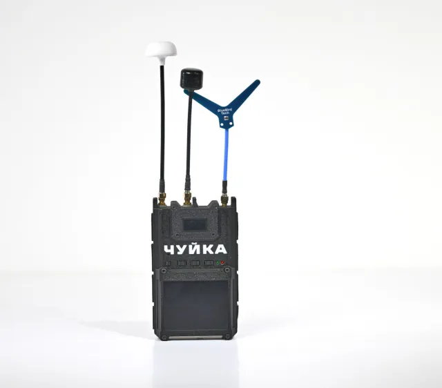 BlueBird Tech Chuyka 3.0 handheld detector with three antennas, shown from the front