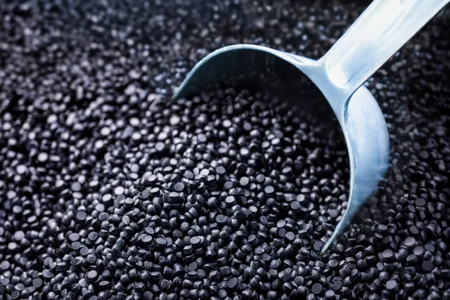 Traceless FORM material granules with a metal scoop